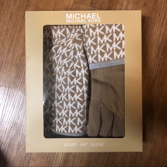 Michael Kors scarf glove and hat logo set NWT - Picture 2 of 2